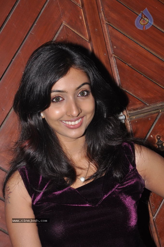 Uthra Unni Hot Stills - 8 / 33 photos