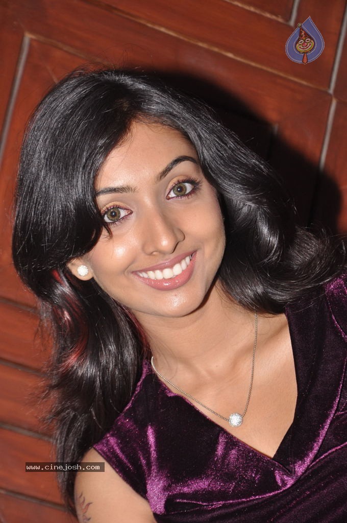 Uthra Unni Hot Stills - 17 / 33 photos