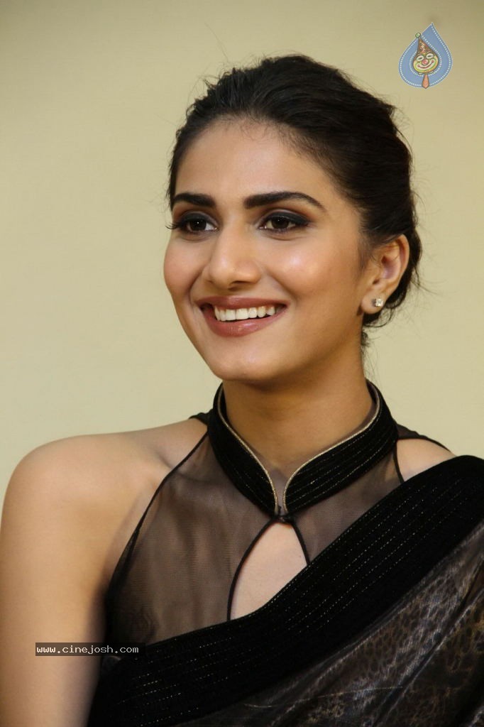 Vaani Kapoor Hot Stills - 23 / 107 photos