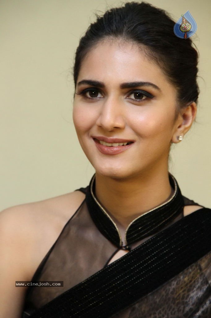 Vaani Kapoor Hot Stills - 83 / 107 photos