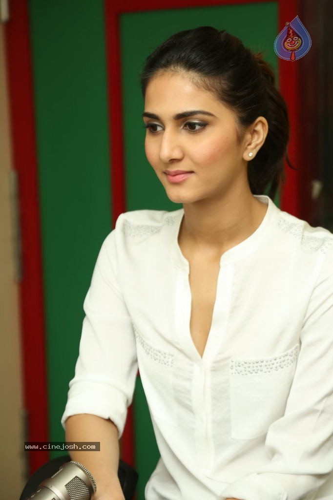 Vaani Kapoor Latest Stills - 26 / 87 photos