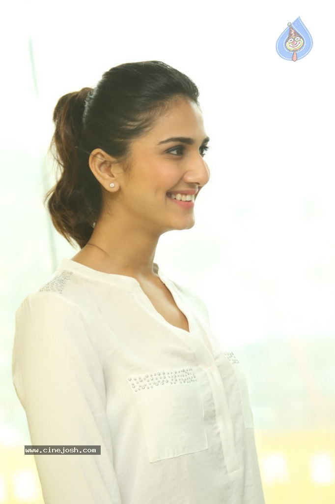 Vaani Kapoor Latest Stills - 34 / 87 photos