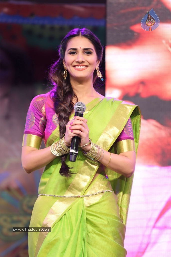 Vaani Kapoor Photos - 6 / 67 photos