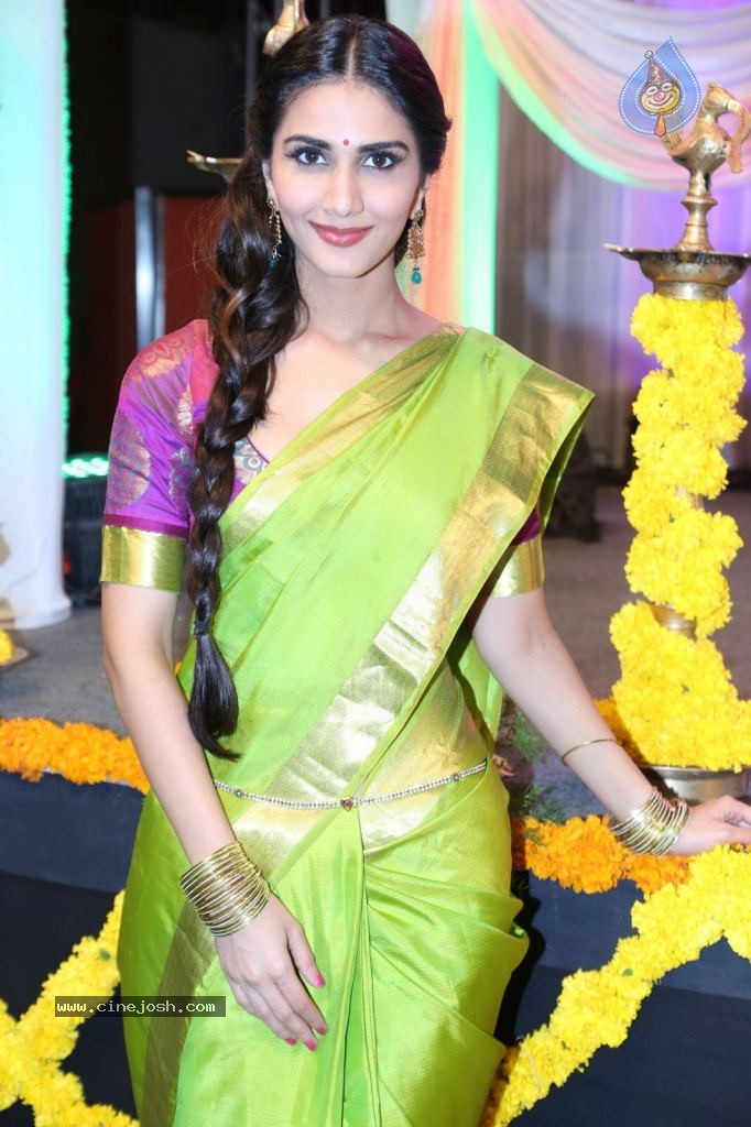 Vaani Kapoor Photos - 26 / 67 photos