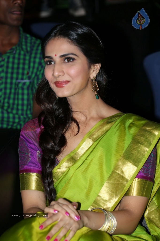 Vaani Kapoor Photos - 27 / 67 photos