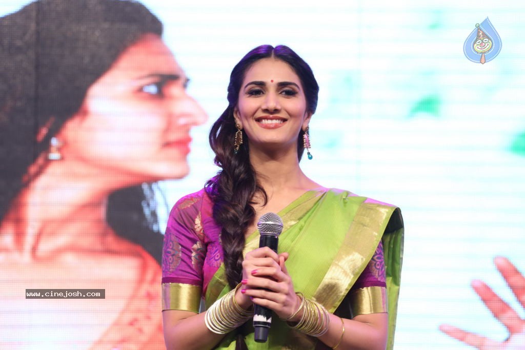 Vaani Kapoor Photos - 30 / 67 photos