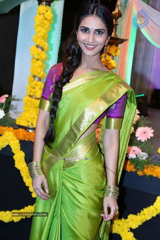 Vaani Kapoor Photos - 53 / 67 photos