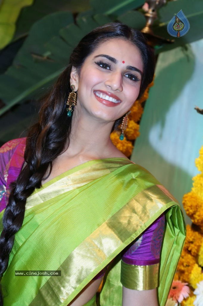 Vaani Kapoor Photos - 59 / 67 photos