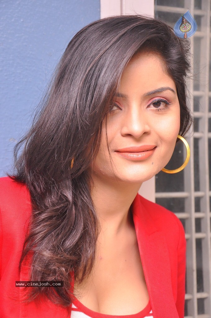 Vandana Vashisth Hot Stills - 7 / 61 photos