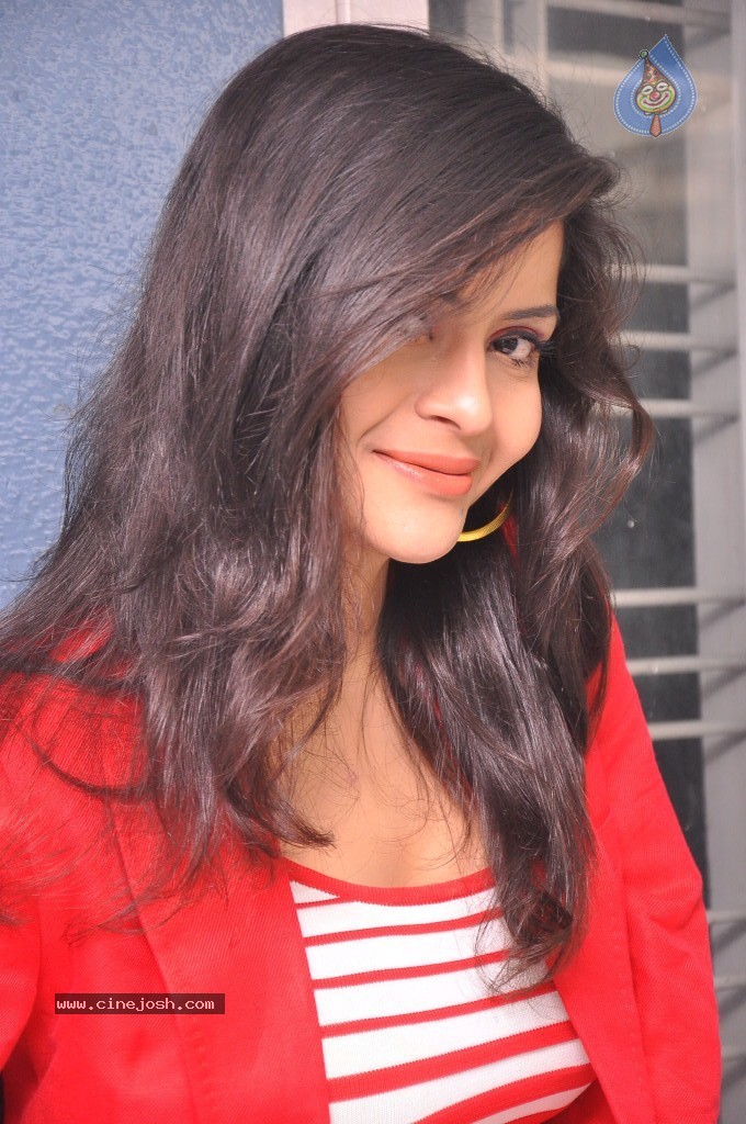 Vandana Vashisth Hot Stills - 23 / 61 photos