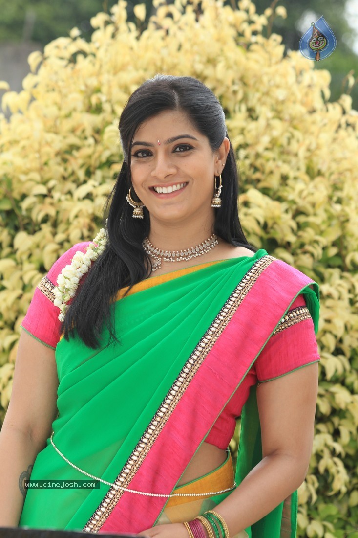 Varalakshmi New Stills - 14 / 14 photos