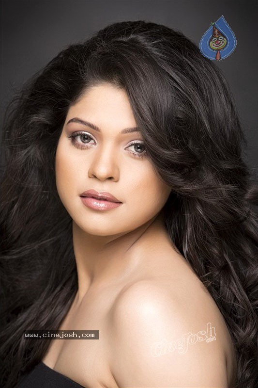Varsha Raghav Hot Stills - 20 / 27 photos