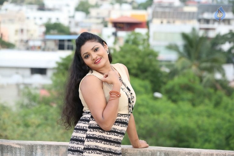 Vasavi Reddy New Photos - 5 / 15 photos