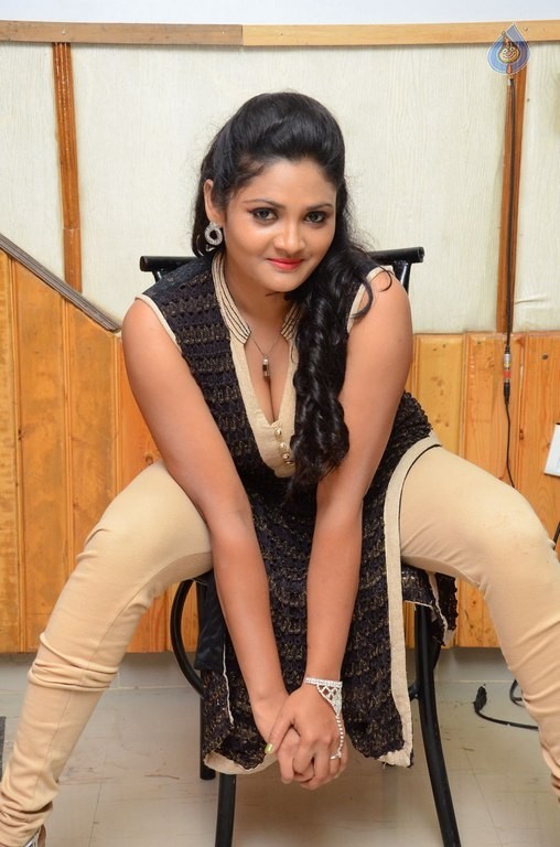Vasavi Reddy New Photos - 24 / 29 photos