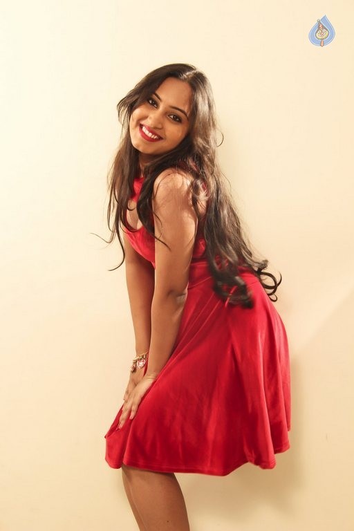 Vennela in Veeri Veeri Gummadi Pandu - 28 / 34 photos