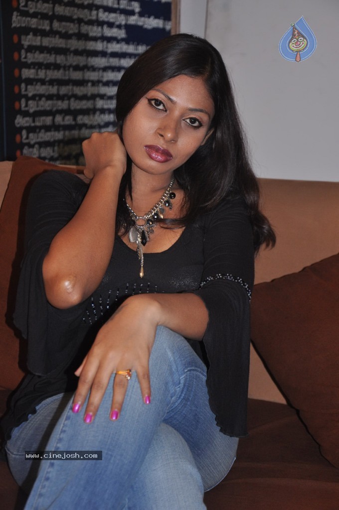 Victoria Hot Stills - 33 / 47 photos