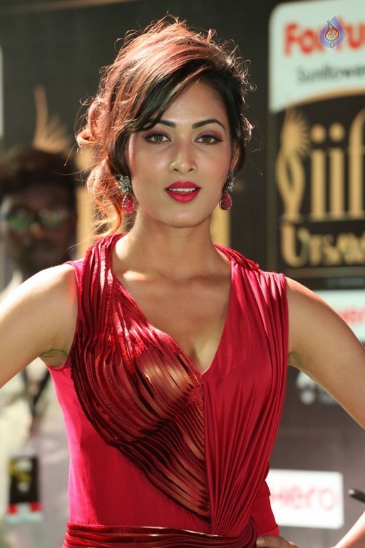 Videesha at IIFA 2017 - 31 / 41 photos