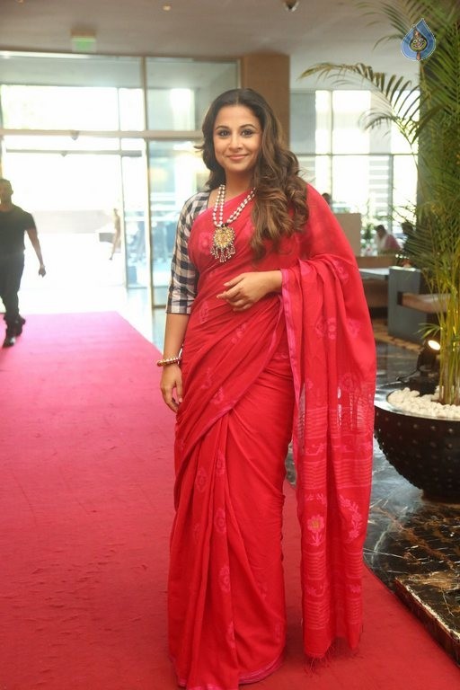 Vidya Balan Latest Photos - 27 / 42 photos