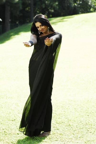 Vimala Raman Stills - 37 / 63 photos