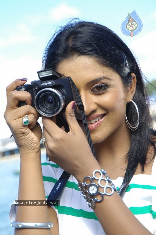 Vimala Raman (Exclusive CineJosh) - 38 / 82 photos