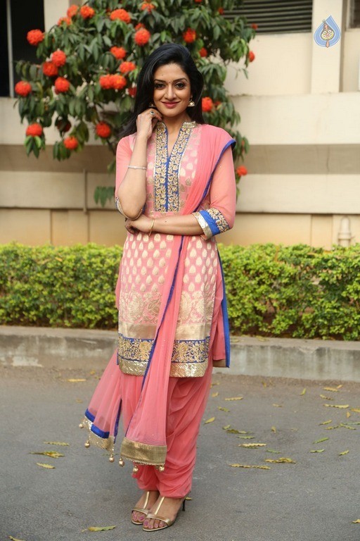 Vimala Raman Latest Gallery - 34 / 69 photos