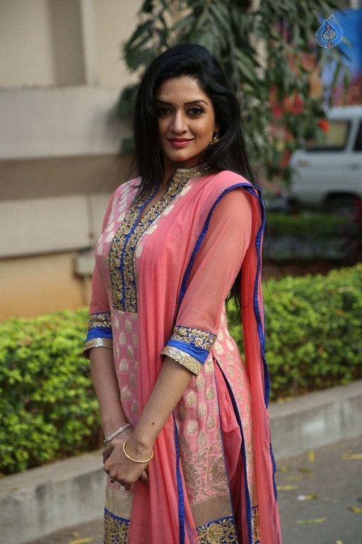 Vimala Raman Latest Gallery - 39 / 69 photos