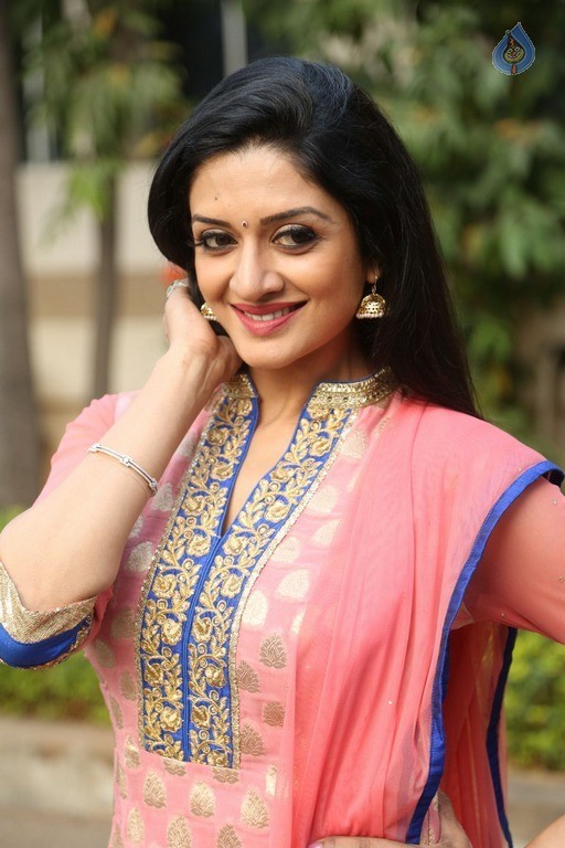 Vimala Raman Latest Gallery - 42 / 69 photos