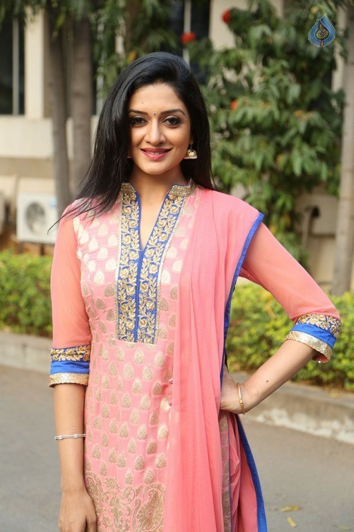Vimala Raman Latest Gallery - 51 / 69 photos