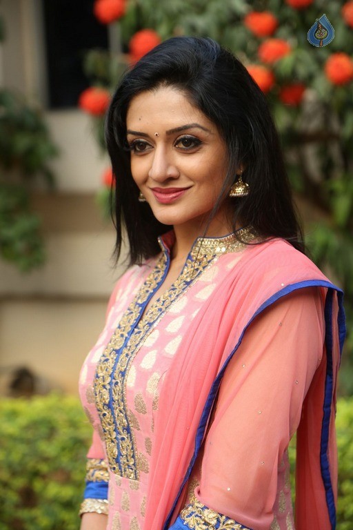 Vimala Raman Latest Gallery - 54 / 69 photos