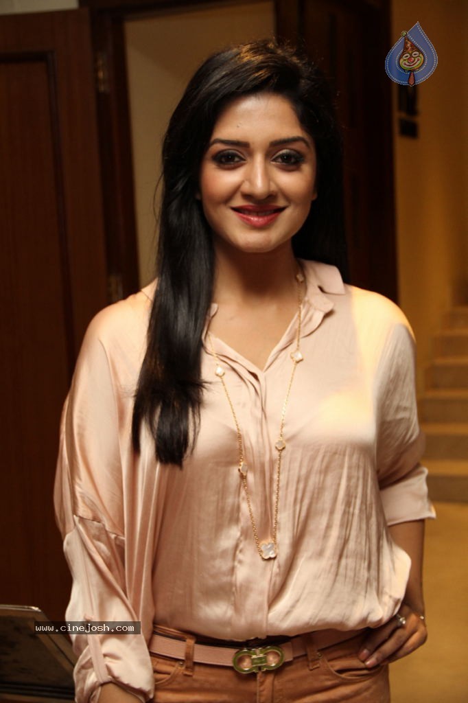 Vimala Raman Latest Photos - 24 / 107 photos