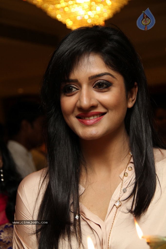 Vimala Raman Latest Photos - 39 / 107 photos
