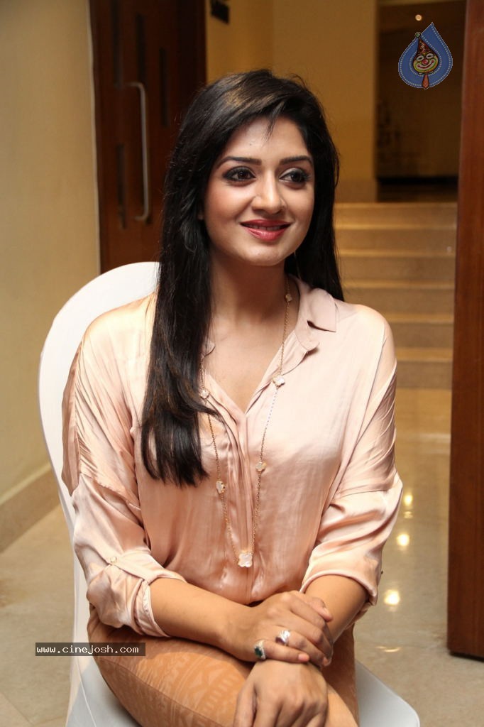 Vimala Raman Latest Photos - 55 / 107 photos