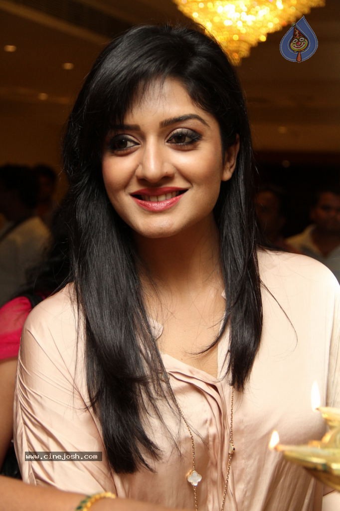Vimala Raman Latest Photos - 98 / 107 photos