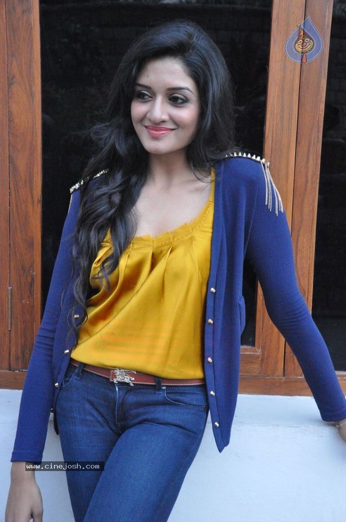 Vimala Raman Latest Photos - 18 / 43 photos