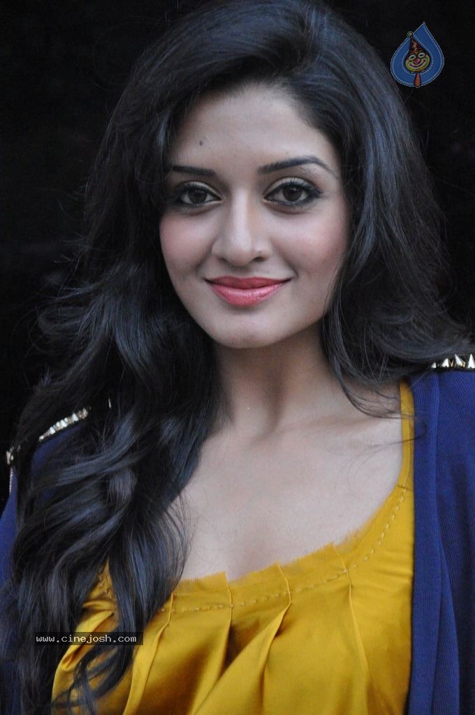 Vimala Raman Latest Photos - 34 / 43 photos