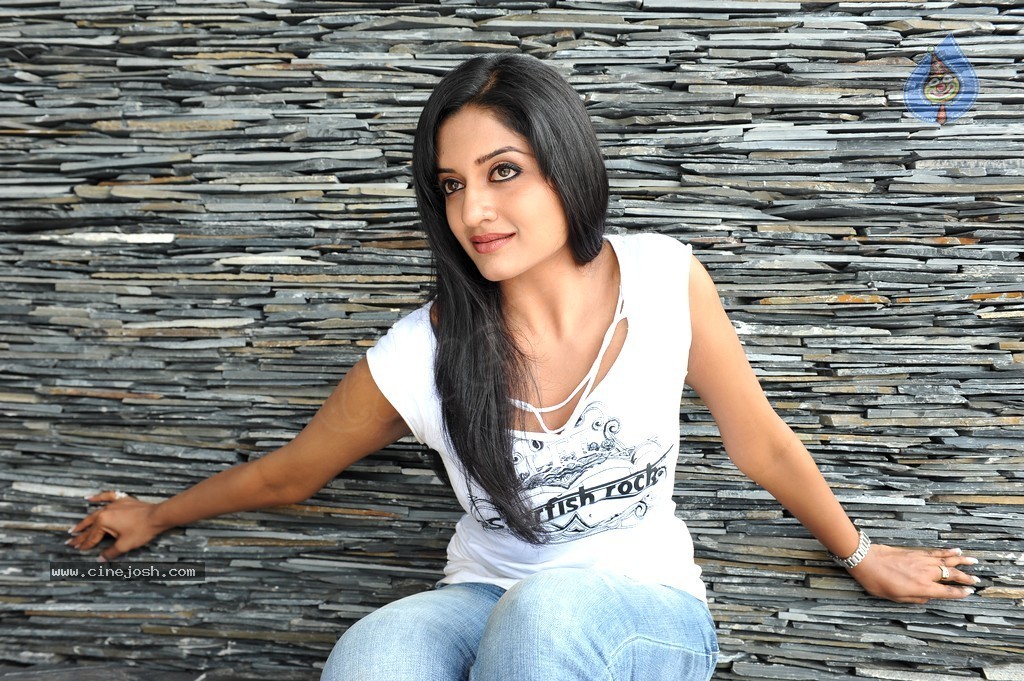 Vimala Raman New Hot Photos - 33 / 119 photos