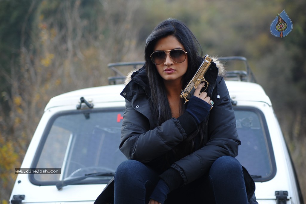 Vimala Raman New Stills - 9 / 65 photos