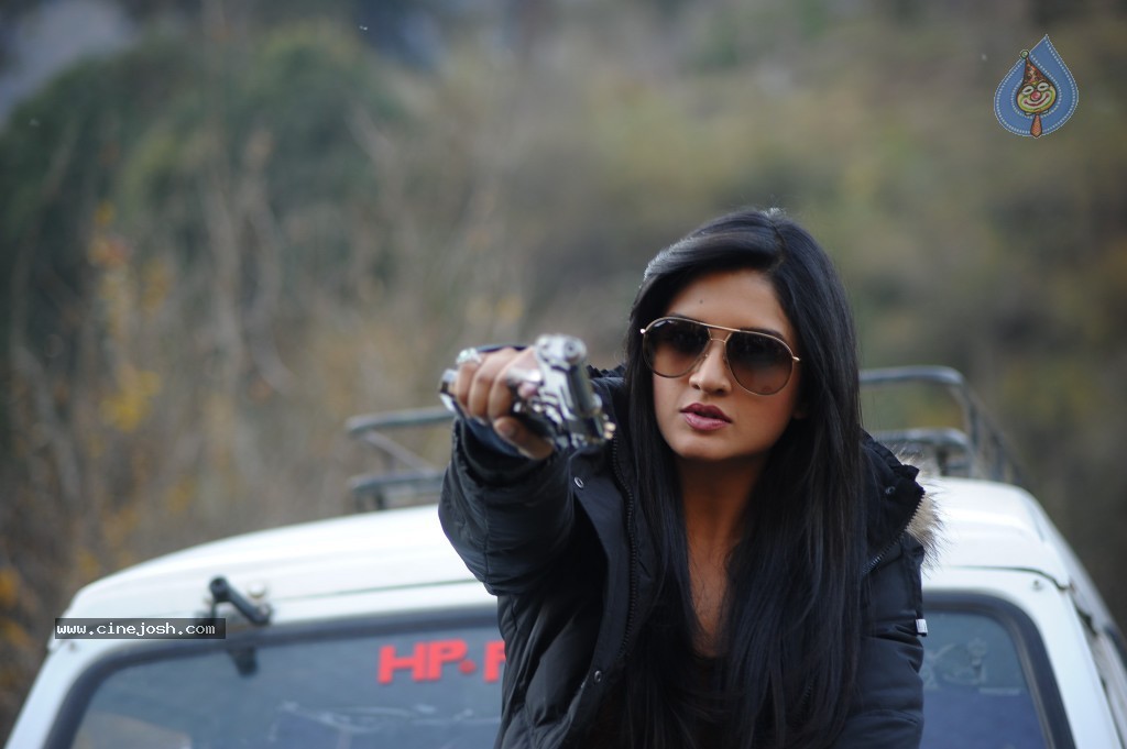 Vimala Raman New Stills - 13 / 65 photos