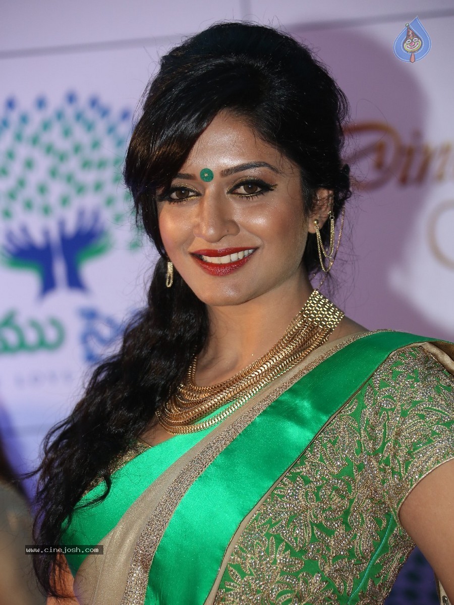 Vimala Raman New Stills - 17 / 60 photos