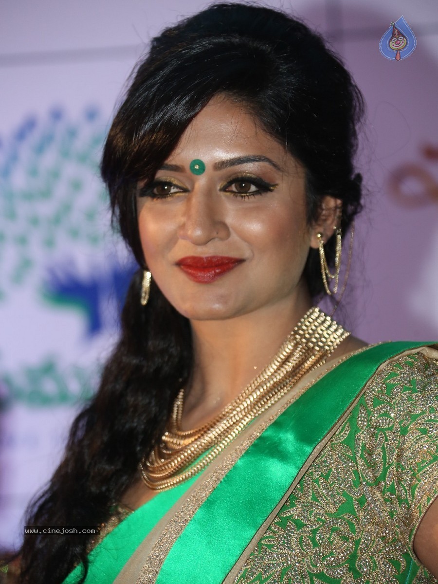 Vimala Raman New Stills - 20 / 60 photos