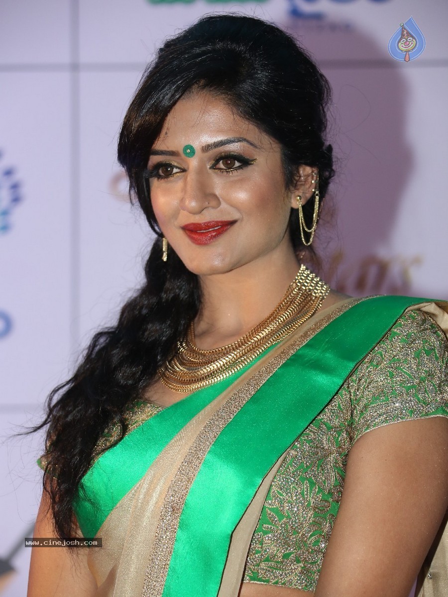Vimala Raman New Stills - 24 / 60 photos