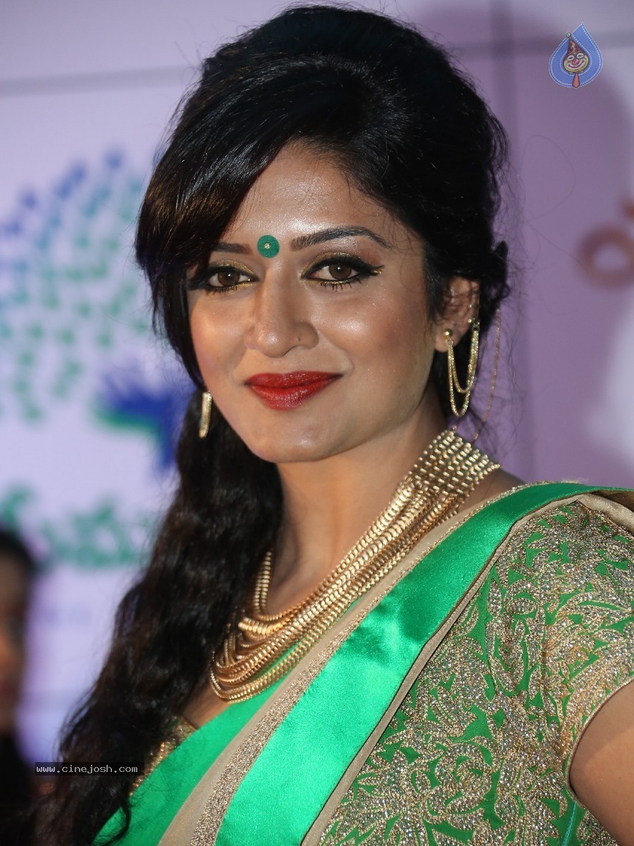 Vimala Raman New Stills - 42 / 60 photos