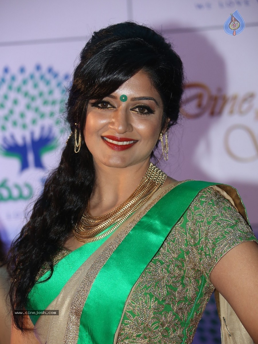 Vimala Raman New Stills - 47 / 60 photos