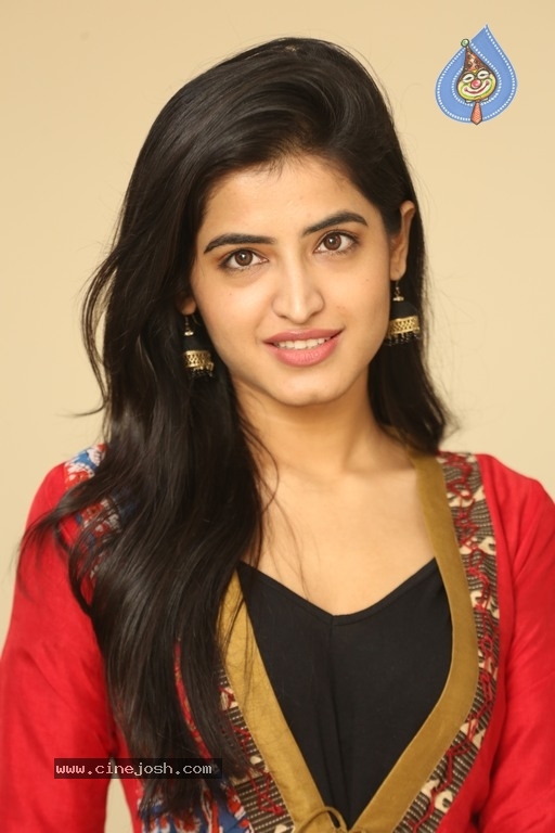 Vinali Bhatnagar Stills - 15 / 21 photos