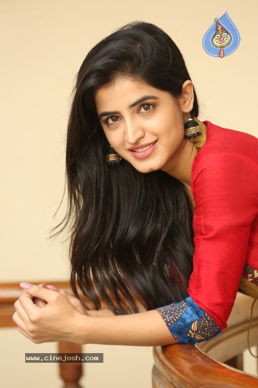 Vinali Bhatnagar Stills - 19 / 21 photos