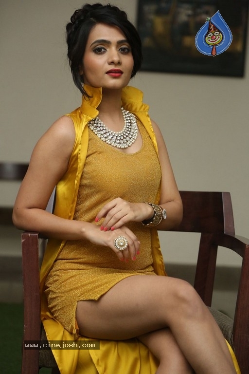 Vishakha New Pics - 20 / 36 photos