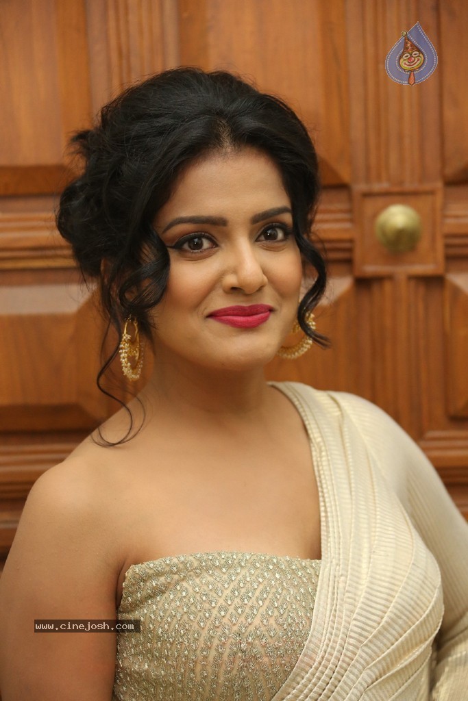 Vishakha Singh Hot Stills - 30 / 152 photos