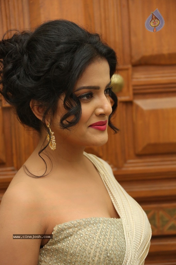 Vishakha Singh Hot Stills - 43 / 152 photos