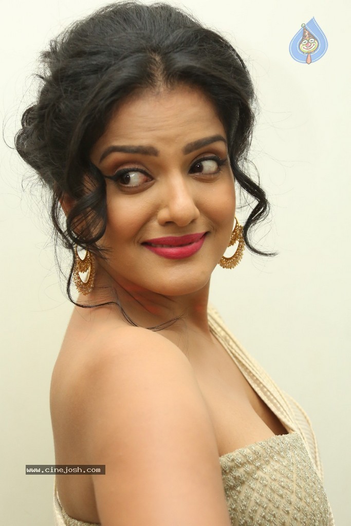 Vishakha Singh Hot Stills - 62 / 152 photos