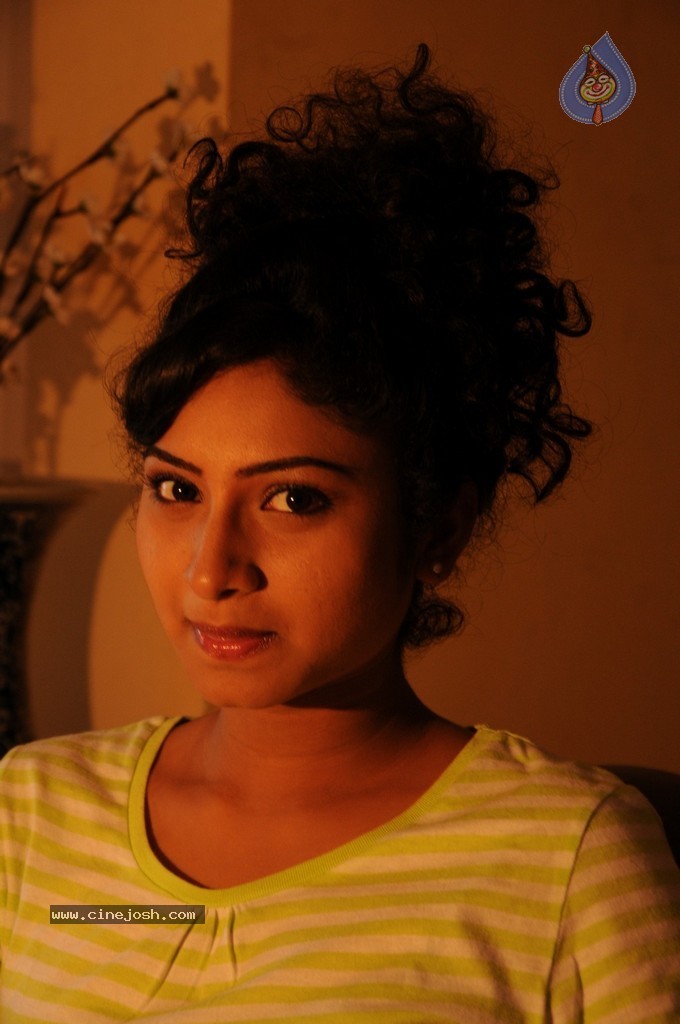 Vishnu Priya Gallery - 17 / 64 photos
